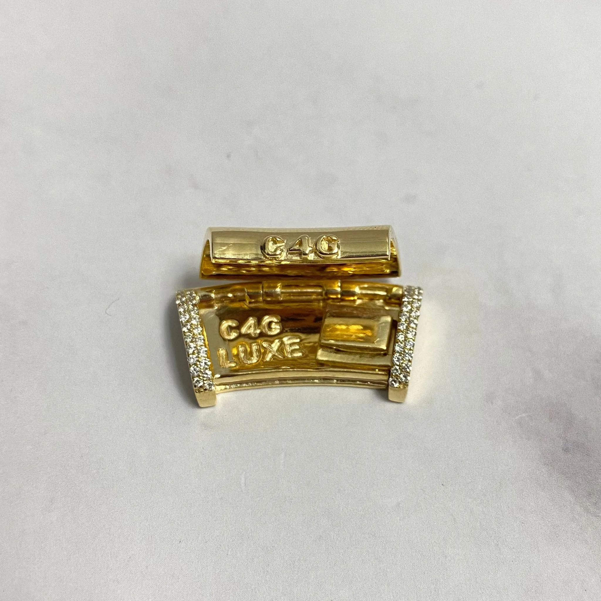 10K Yellow Gold Diamond On The Size Sleek Lock / 10.6gr / 13mm / 1in
