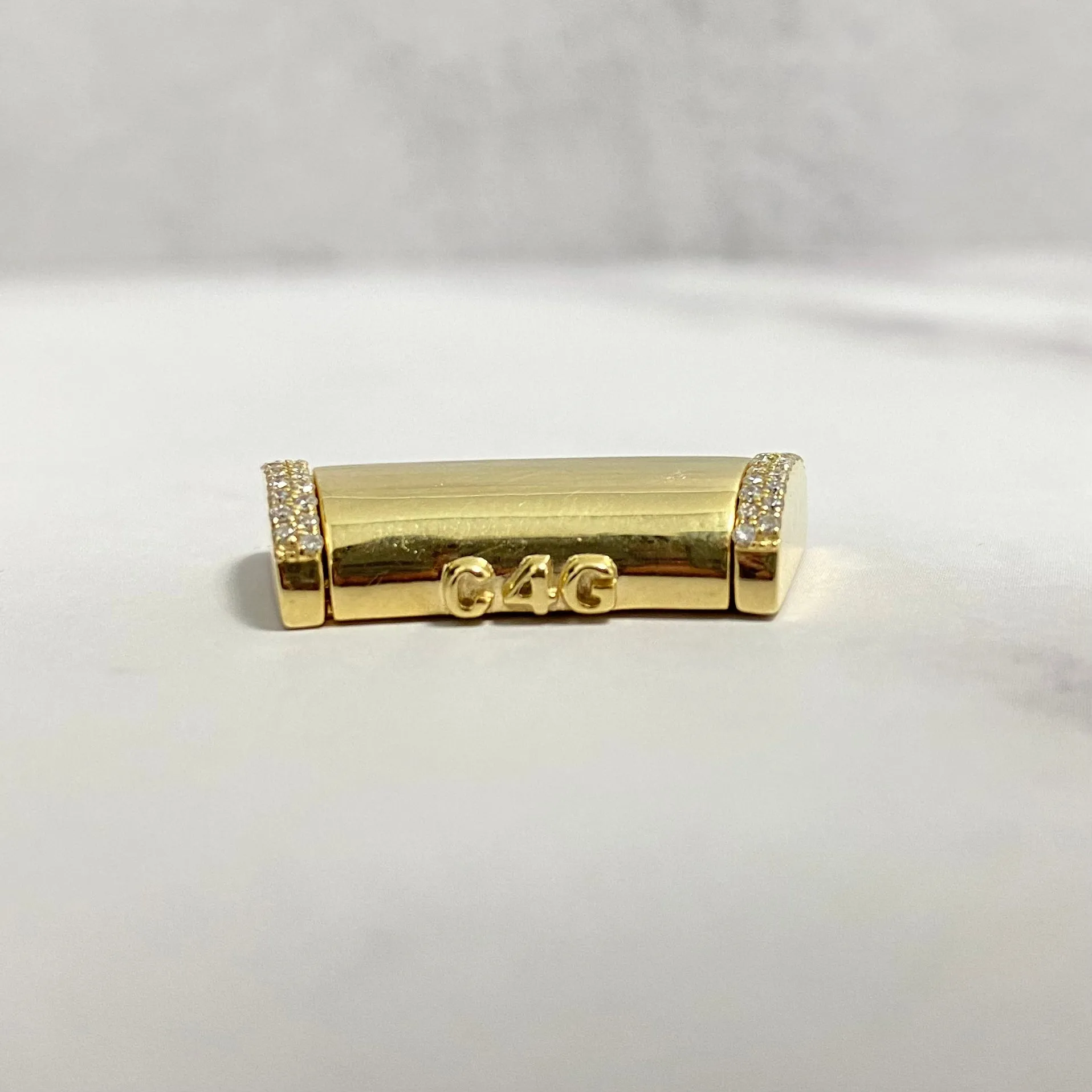 10K Yellow Gold Diamond On The Size Sleek Lock / 10.6gr / 13mm / 1in