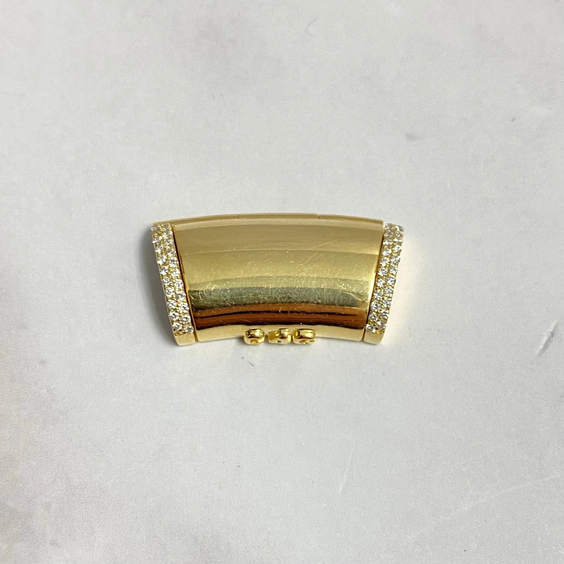 10K Yellow Gold Diamond On The Size Sleek Lock / 10.6gr / 13mm / 1in