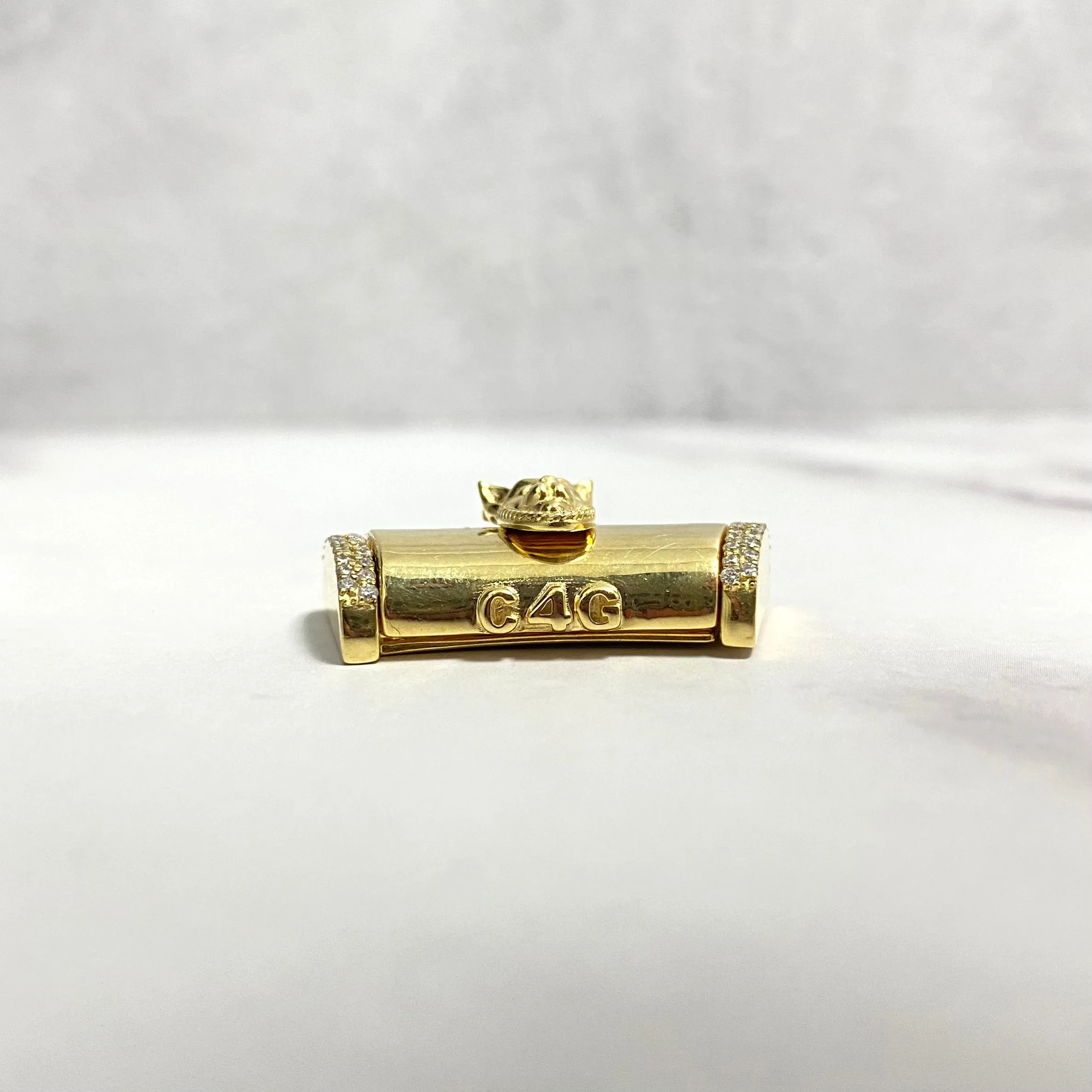 10K Yellow Gold Diamond On The Size Sleek Lock With Panther / 15.2gr / 15mm / 1.1in