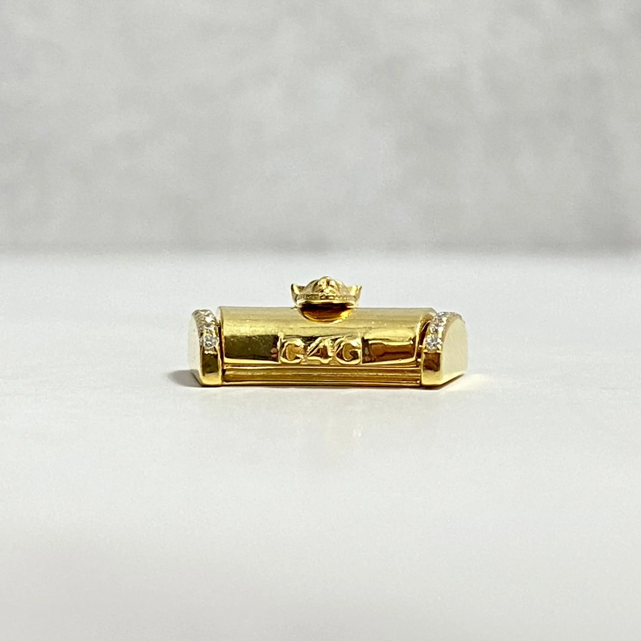 10K Yellow Gold Diamond On The Size Sleek Lock With Panther / 2.8gr / 9mm / 0.6in