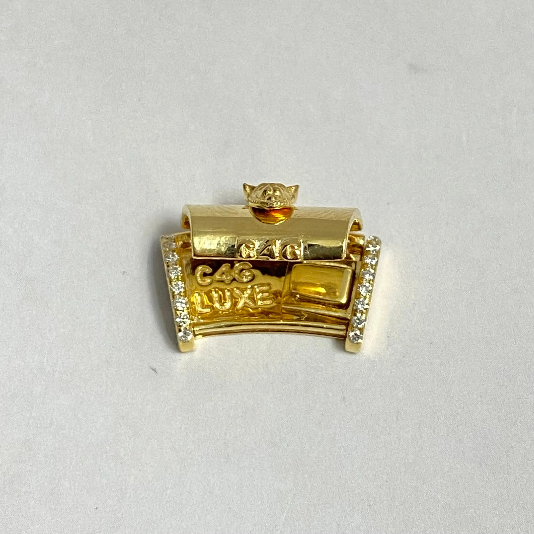 14K Yellow Gold Diamond On The Size Sleek Lock With Panther / 3gr / 9mm / 0.6in