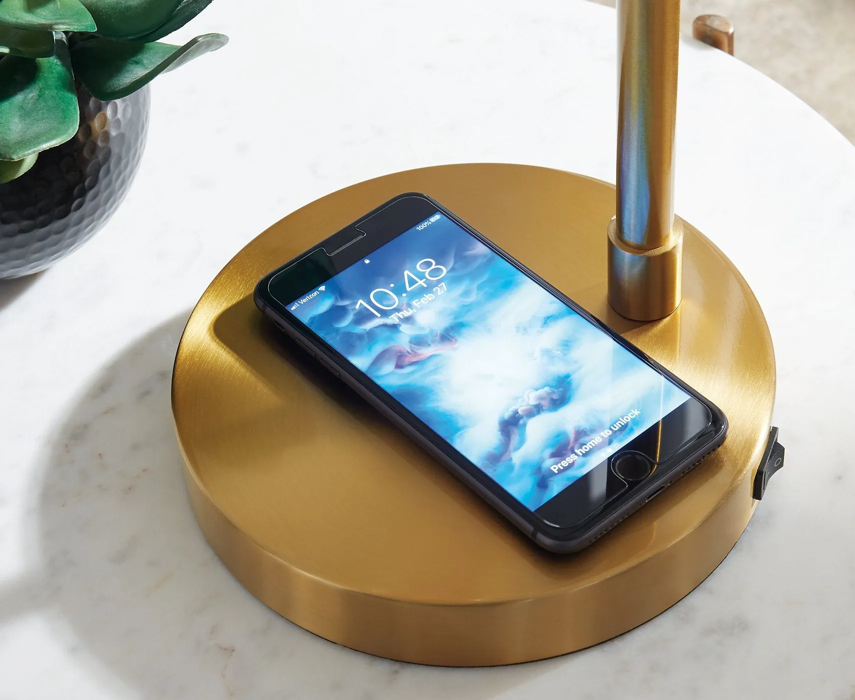 Abanson Desk Lamp - Sleek Lighting Solution