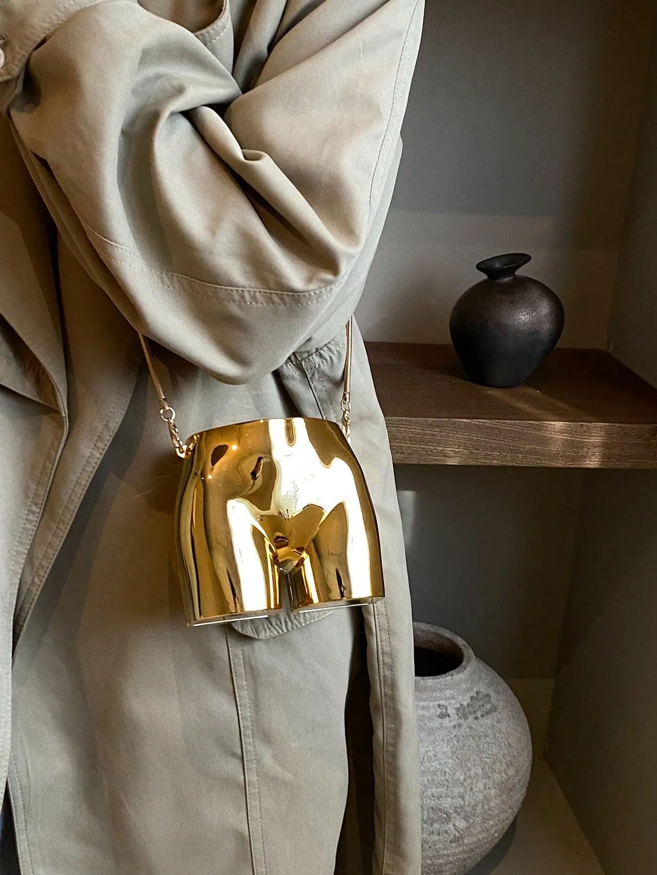 Deirere Shaped Chain Bag