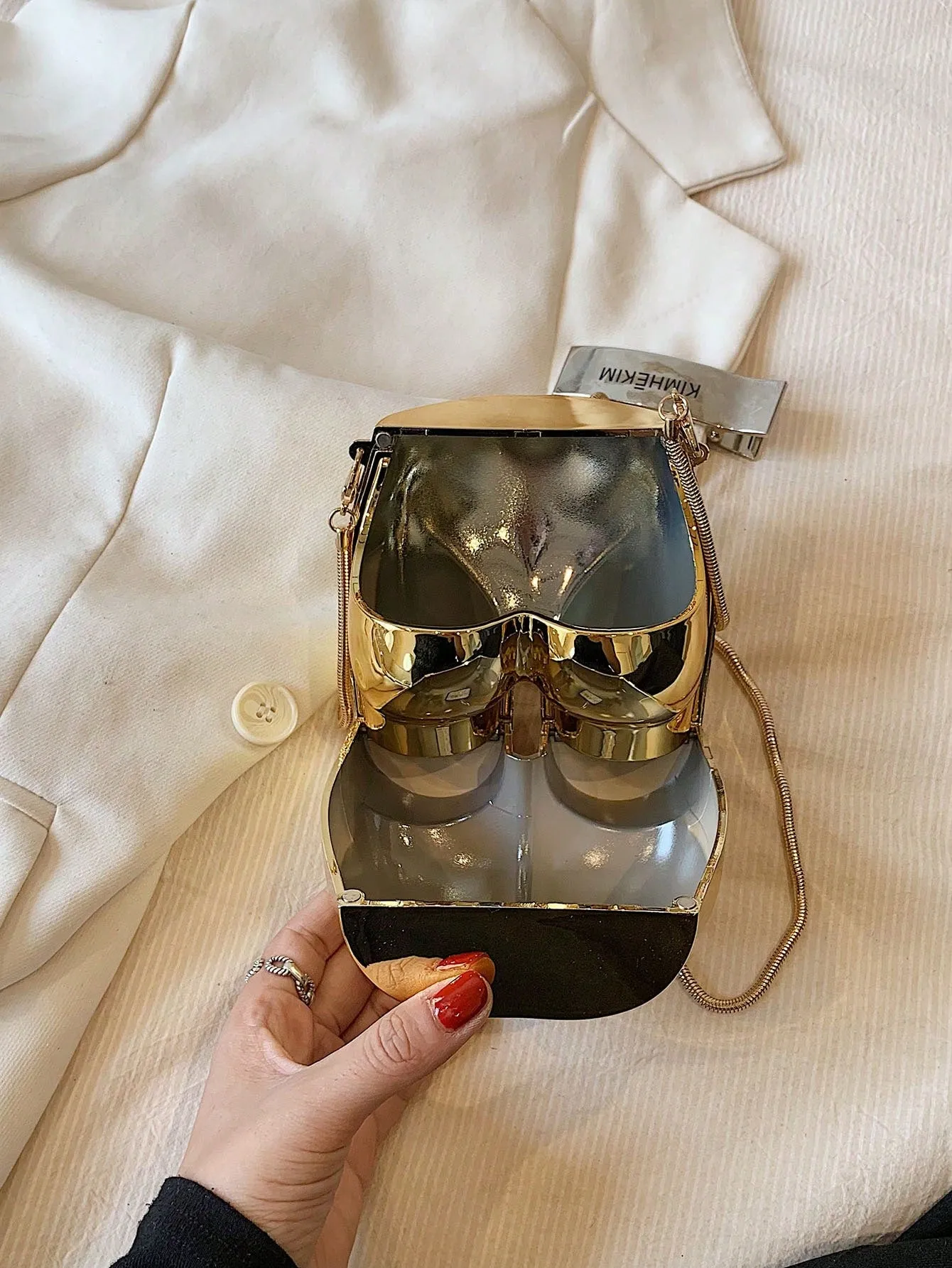 Deirere Shaped Chain Bag