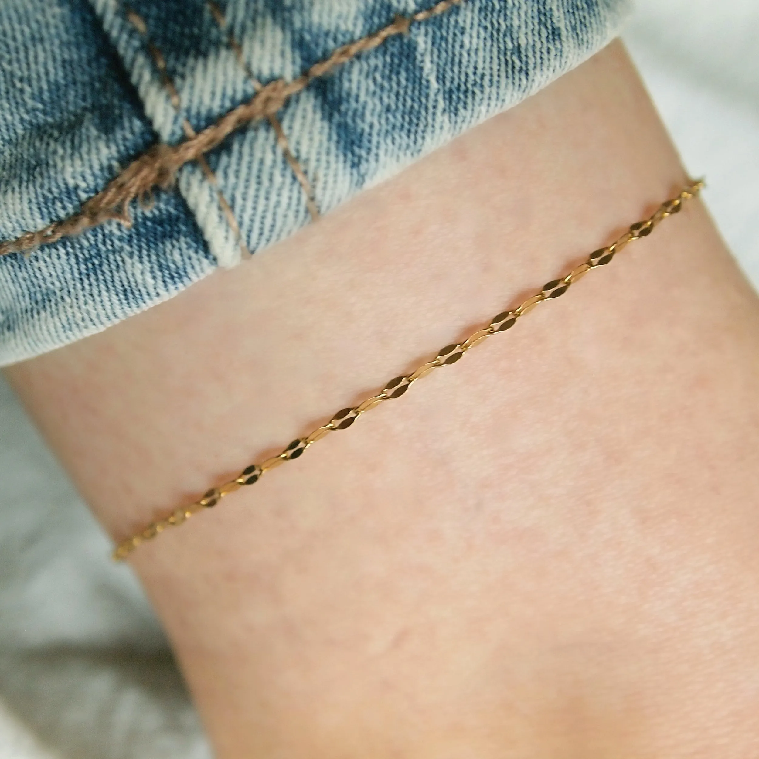 Minimal lip shape chain anklet