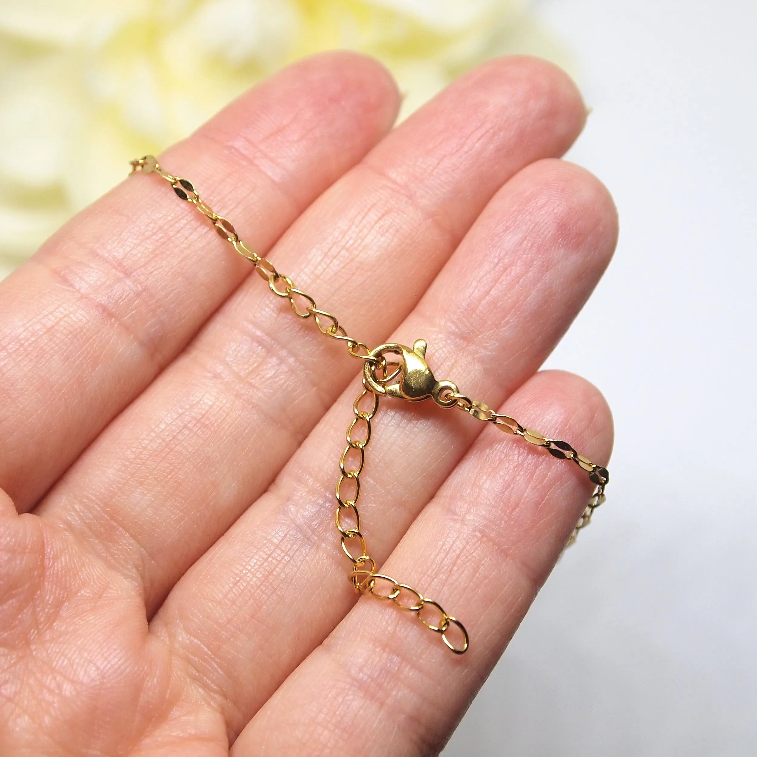 Minimal lip shape chain anklet
