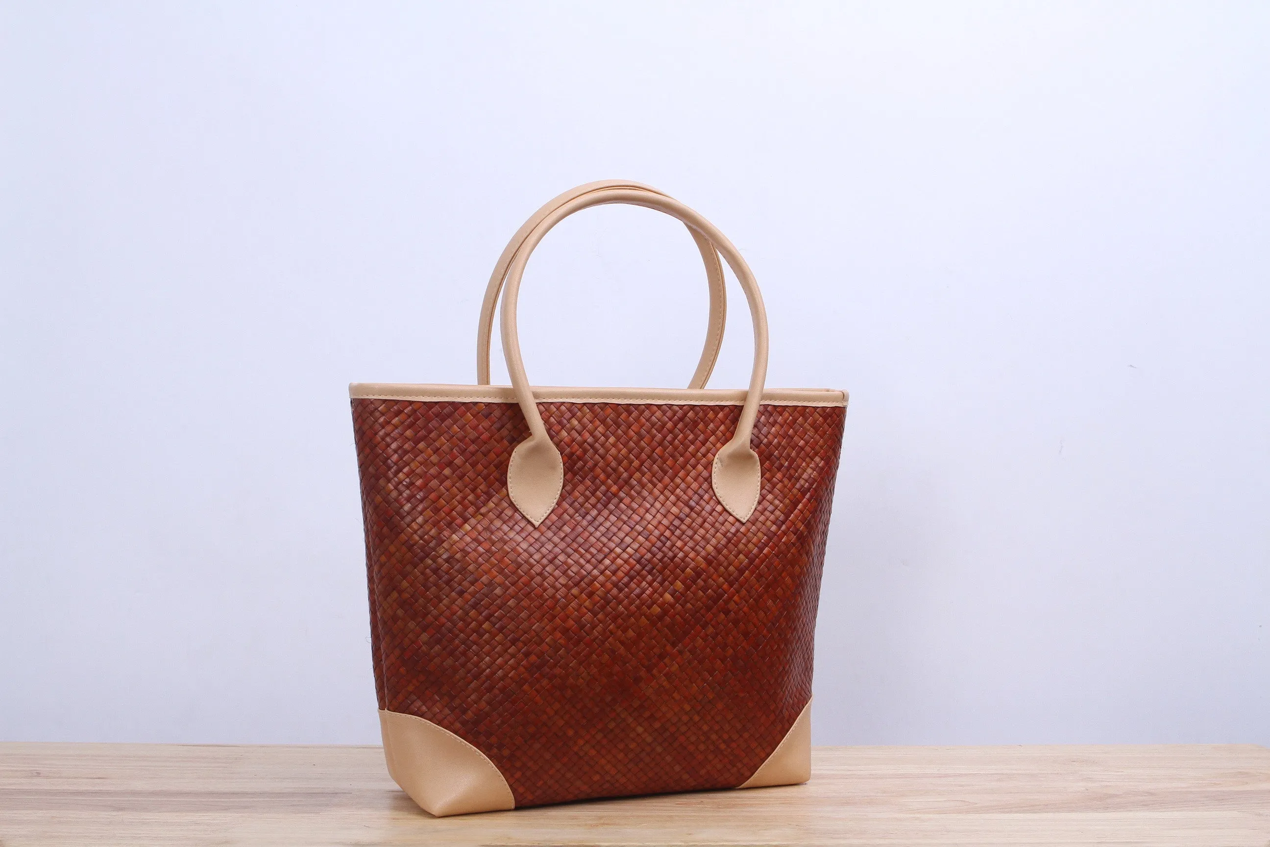 Pandan wicker tote bag