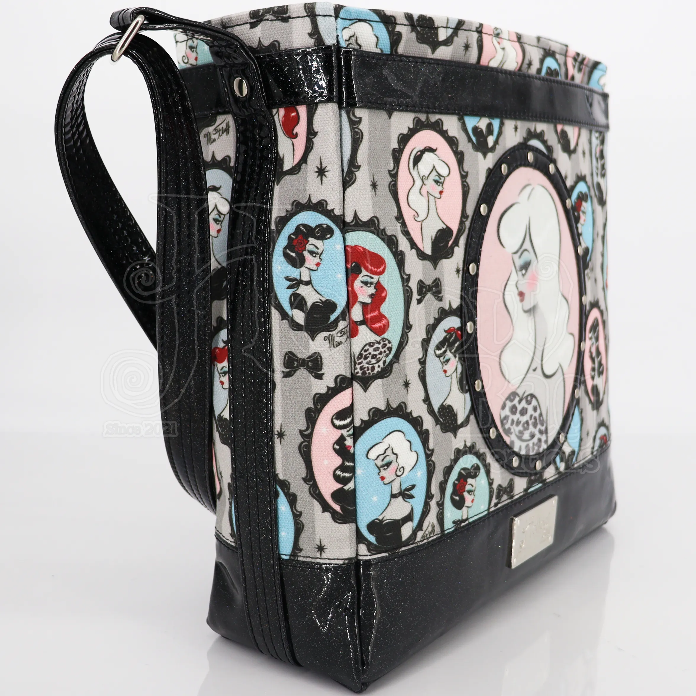 Sanctuary Tote - Cameo Beauties