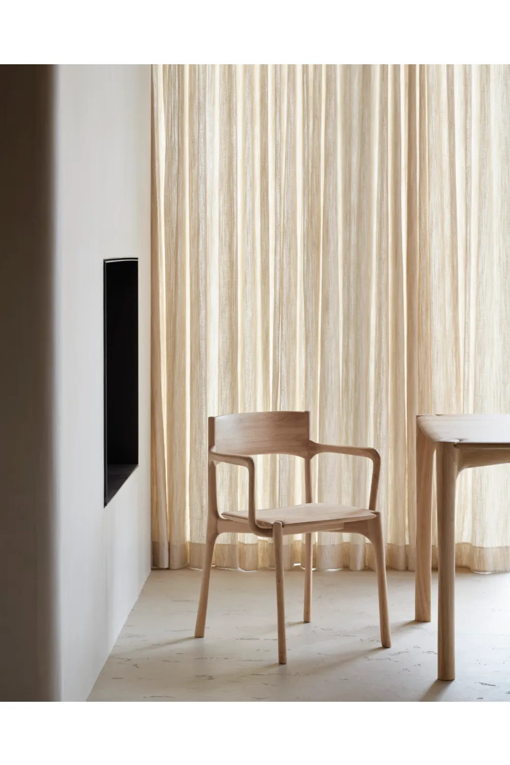 Sleek Handcrafted Dining Chair | Ethnicraft PI