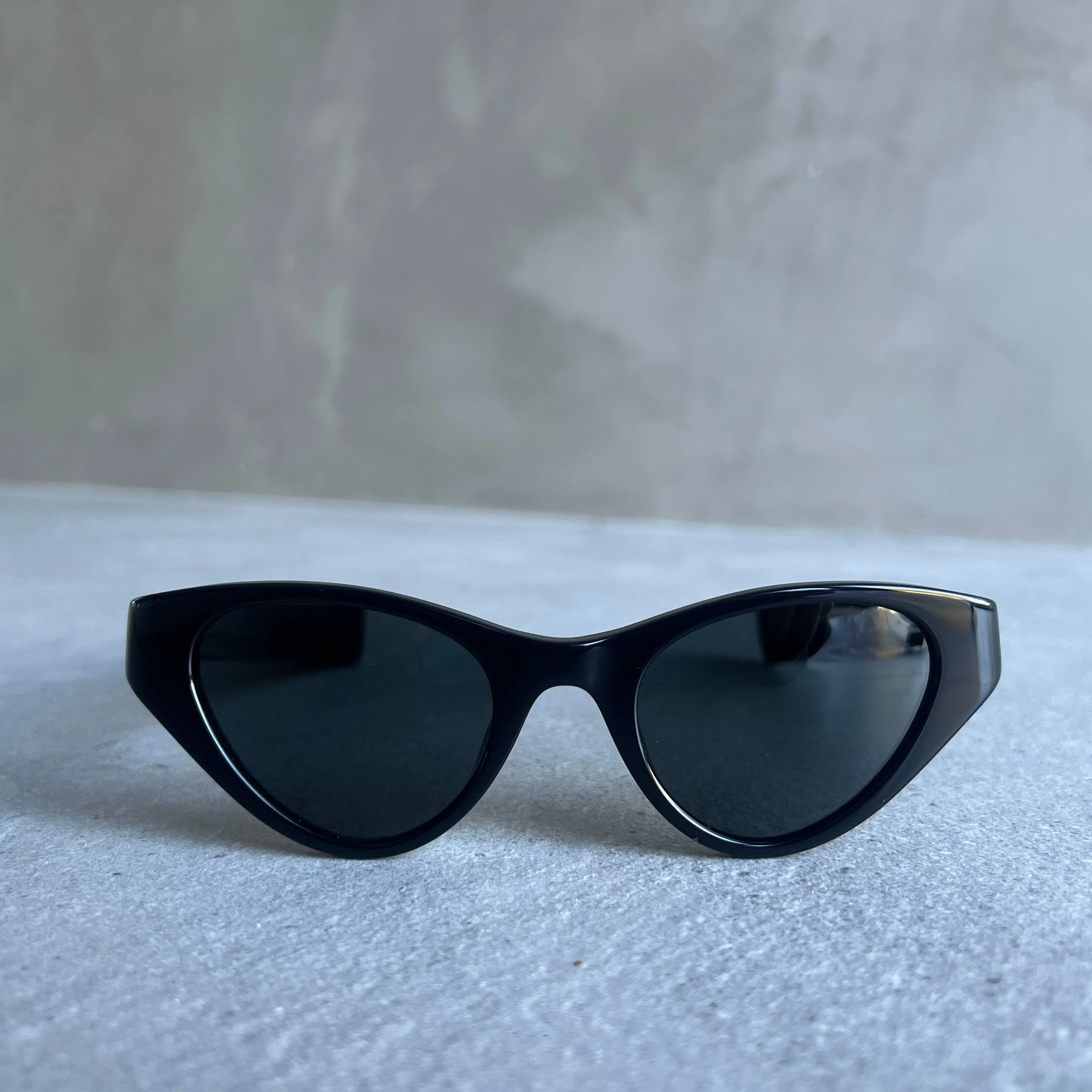 SLM144 Sleek Cat-Eye, Black