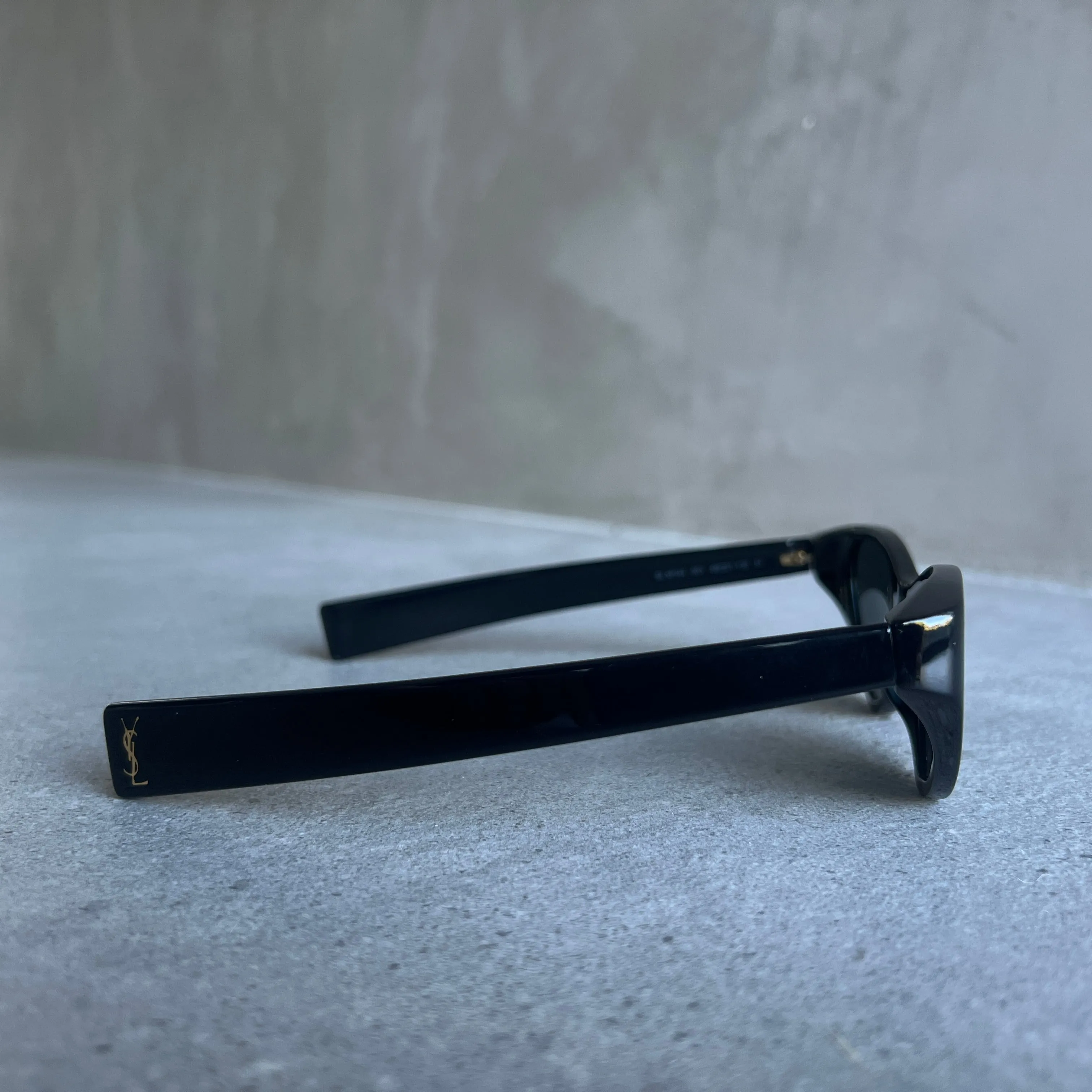 SLM144 Sleek Cat-Eye, Black