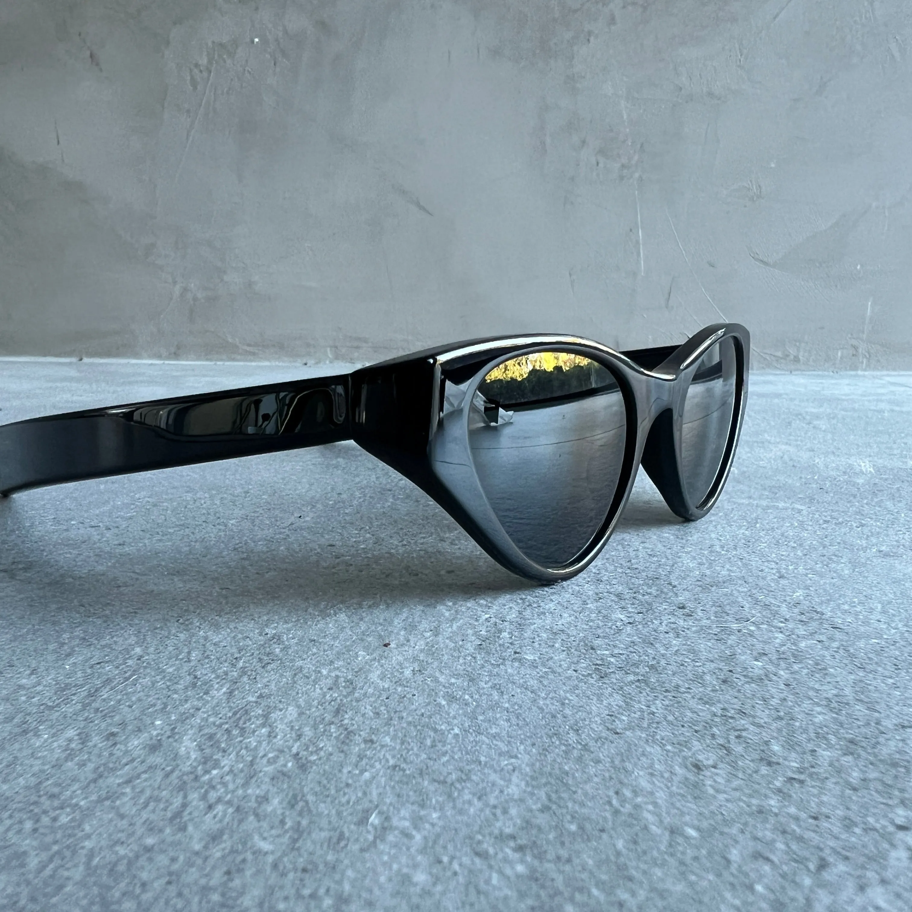 SLM144 Sleek Cat-Eye, Black