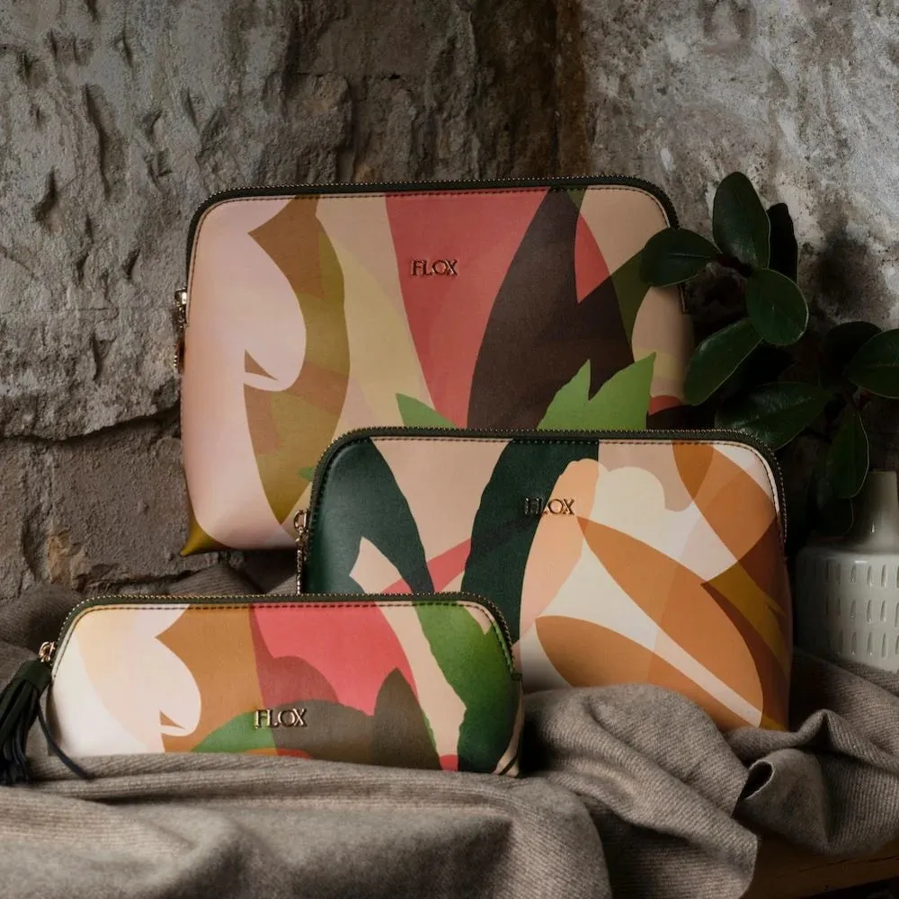 USE CODE FLOX30 TO RECEIVE 30% OFF! Flox Whenua - Cosmetic Case Large