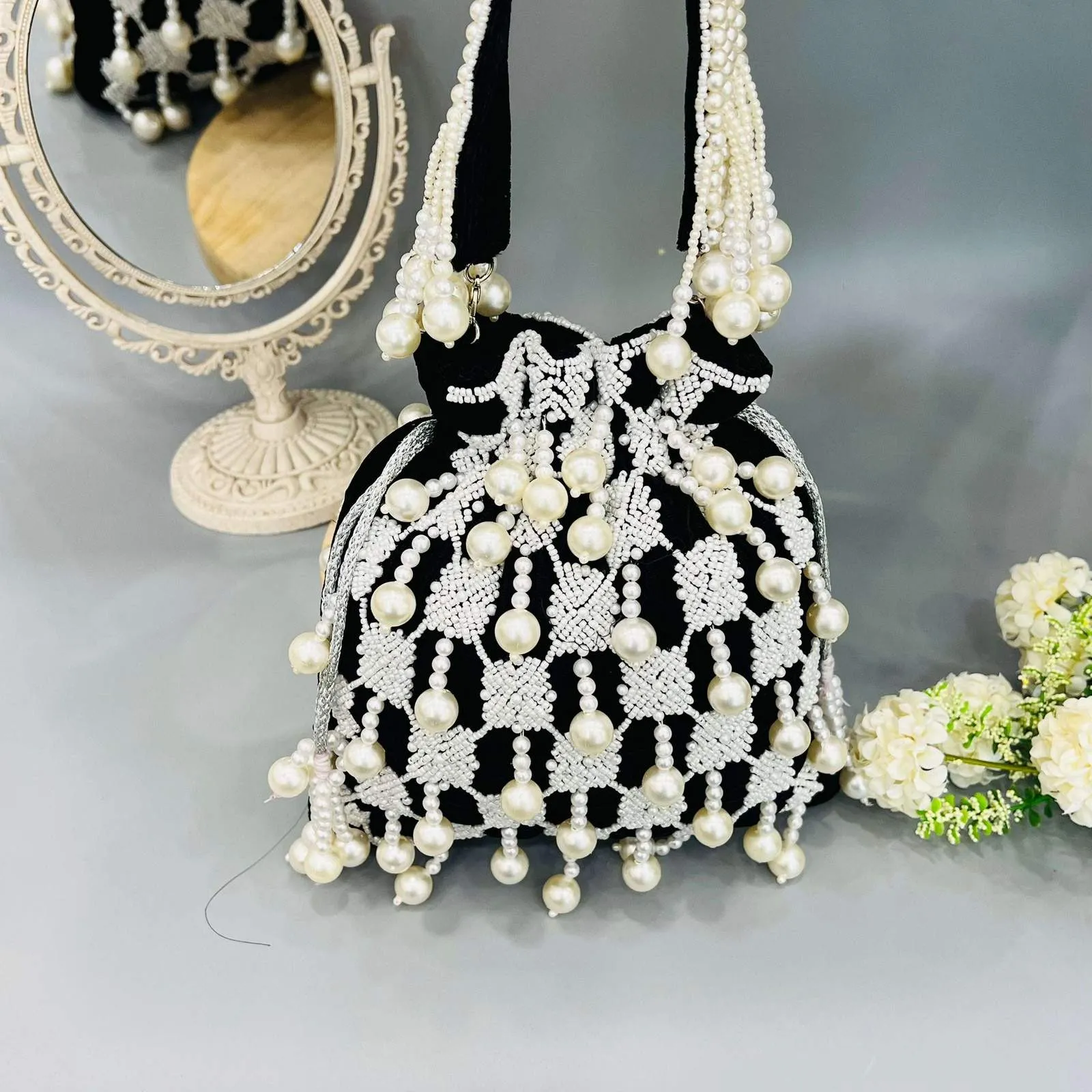 Vs Pearl Potli Black